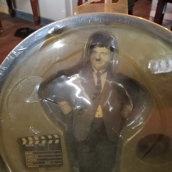 Movie Icons Oliver Hardy - Picture 2 of 2